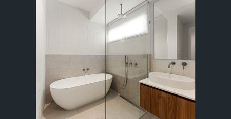 BRAND NEW 4-BEDROOM TOWNHOUSE WITH POOL – PRIME SANDRINGHAM LOCATION - Photo 5