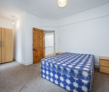 4 Bed Maisonette, Very Near Netherbury Road Area, W5 - Photo 6
