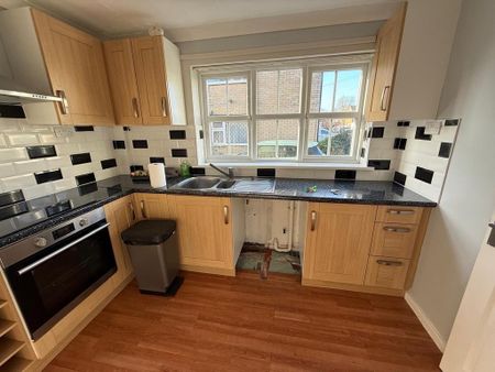 3 bedroom semi-detached house to rent - Photo 5