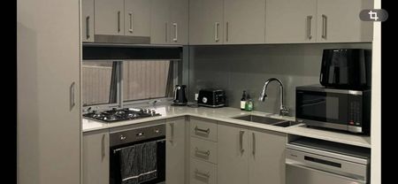 Beautiful Modern 2 bedroom and 2 bathroom apartment - TUART HILL - Photo 2