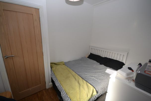 4 bed Mid Terraced House for Rent - Photo 1