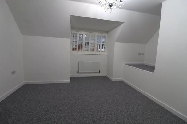 4 bedroom semi-detached house to rent - Photo 1