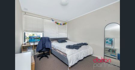 Sunny Apartment 170m from Dixon Park Beach - Photo 3
