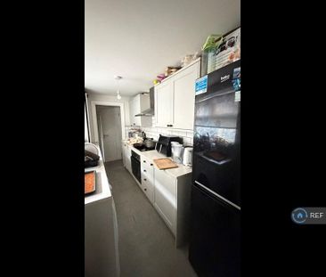 2 bedroom semi-detached house to rent - Photo 3