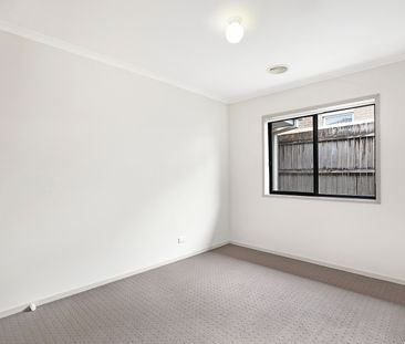 This home needs a new family - Photo 3