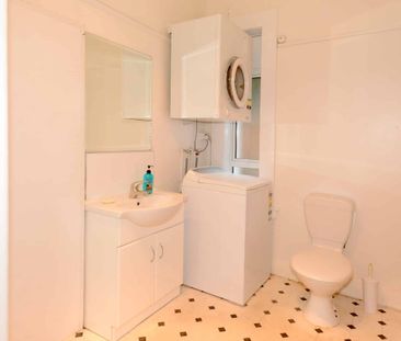 RENT A ROOM IN THIS HISTORIC HOME - Photo 4