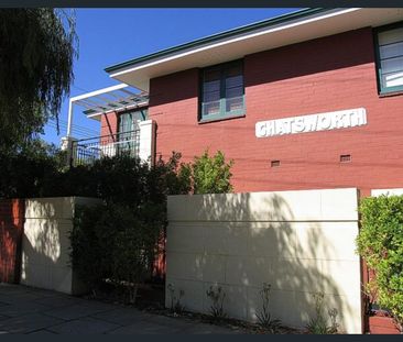 Character Apartment with Leafy Surrounds - Photo 6