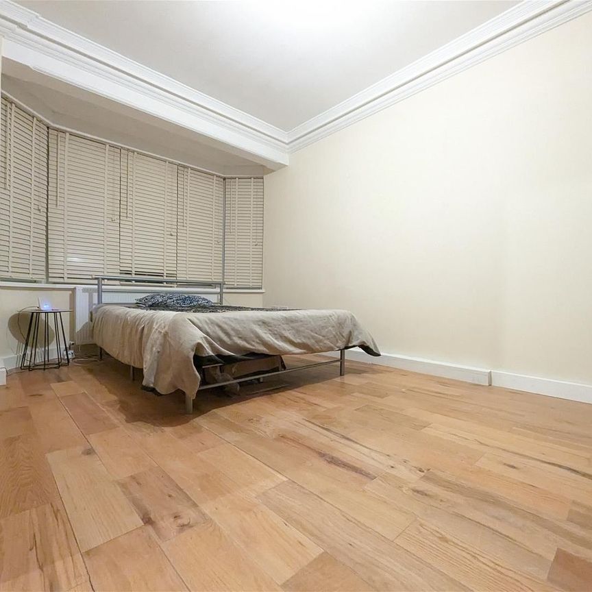 Riverview Gardens, Twickenham - Photo 1