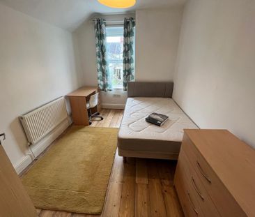 4 bedroom terraced house to rent - Photo 5