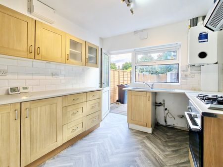 3 bedroom terraced house to rent - Photo 3