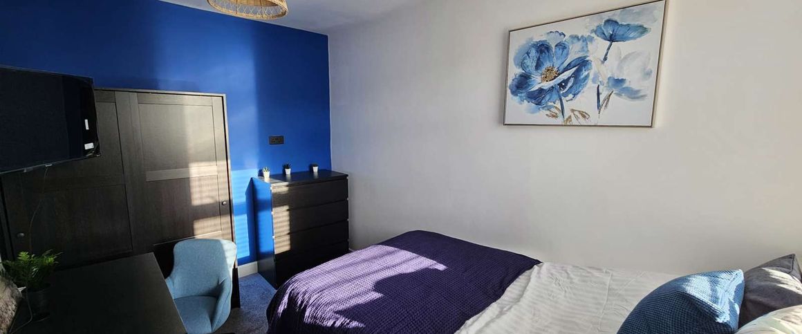 Priestfield Road Room 4 - Photo 1