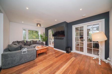 5 bedroom detached house to rent - Photo 4