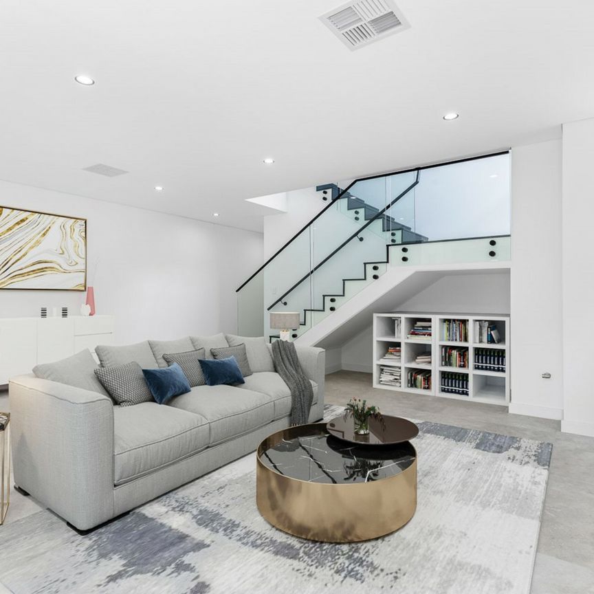 Ultra Modern 4 Bedroom Duplex - Photo 1