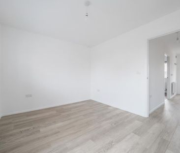 2 bedroom semi-detached house to rent - Photo 3