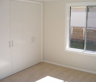 LARGE 4 BEDROOM HOME IN QUIET LOCATION! - Photo 5