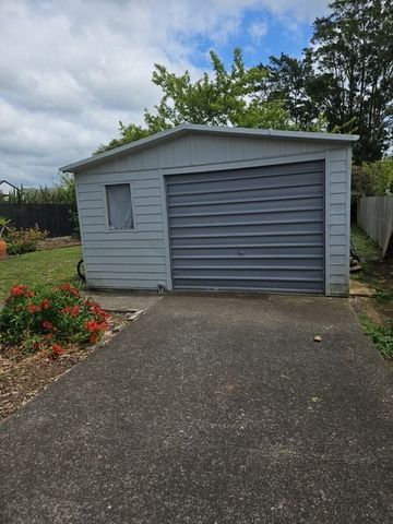 Spacious 3-Bedroom 2 Bathroom Home - Photo 5