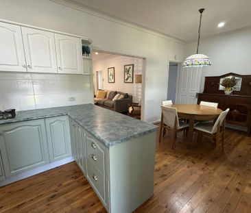 THREE BEDROOM FAMILY HOME - SOUTH DUBBO GEM - Photo 6