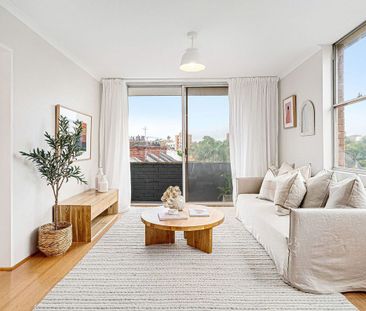 Light Filled Top Floor Apartment in a Parkside Location - Photo 2