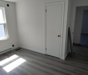 68 MELROSE AVENUE – 3 BEDROOM UNIT AVAILABLE MAY 1ST! TOP FLOOR - Photo 6