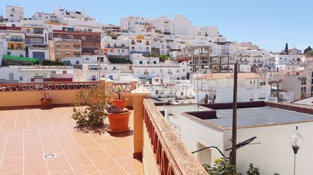 Chalet con piscina en el pueblo y a distancia a pie de la playa - Photo 5