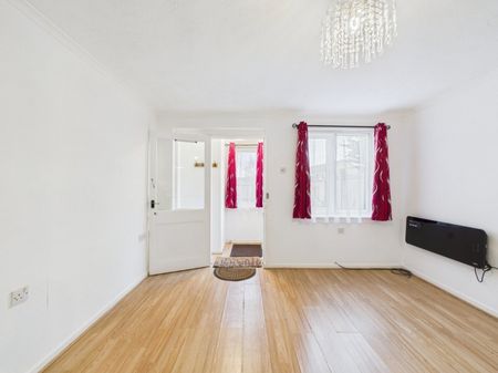 Shellfield Close, Staines-upon-Thames, Surrey,TW19 - Photo 2