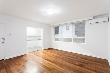 Spacious one bed - Photo 3