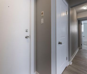 3 1/2 For Rent - 1285 Decarie Street, Saint-Laurent - Photo 1