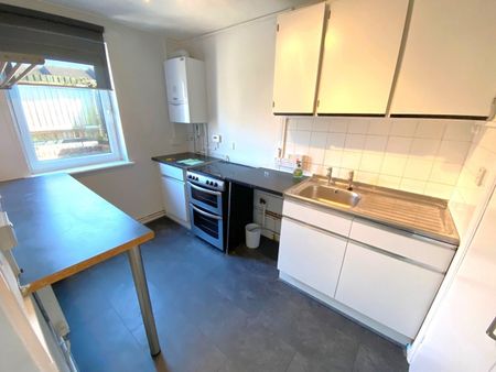 1 Bed Flat, Charlton, SE7 - Photo 3