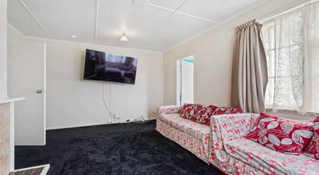 Roslyn - 3 Bedrooms - Photo 3