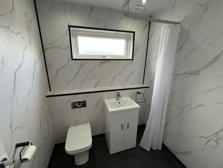 2 bedroom end of terrace house to rent - Photo 3