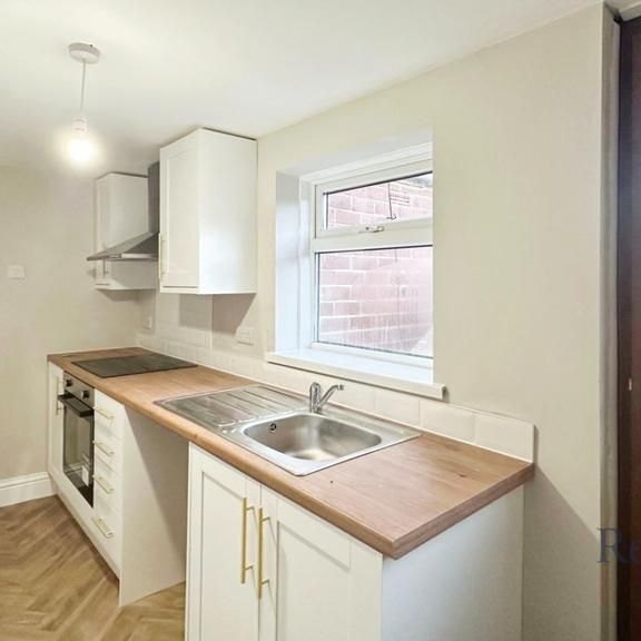 2 bedroom terraced house to rent - Photo 1
