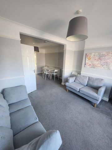 6 bedroom house to rent - Photo 2