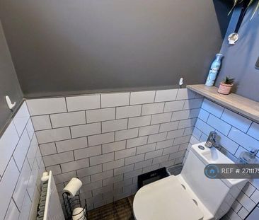 2 bedroom semi-detached house to rent - Photo 6