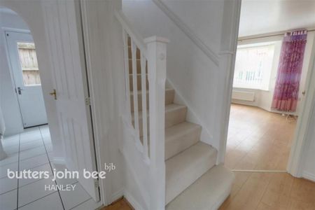 4 bedroom detached house to rent - Photo 3