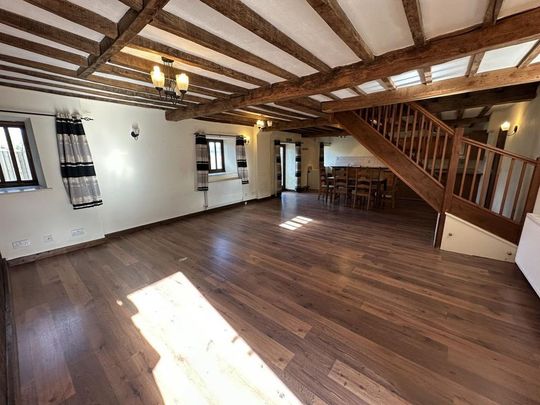 3 bedroom barn conversion to rent - Photo 1