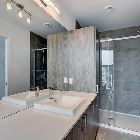 4 1/2 deux chambres et deux salles de bain - Photo 3