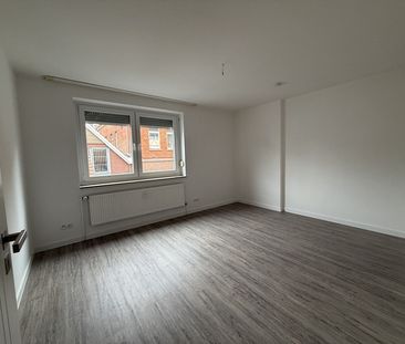 Großzügige, sanierte 2,5-Zimmer-Wohnung mit Loggia in zentraler Lage - Photo 4