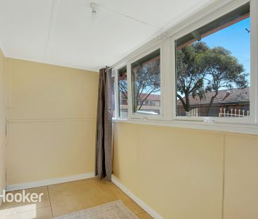 Charming Villa in Central Woodville Location - Photo 3