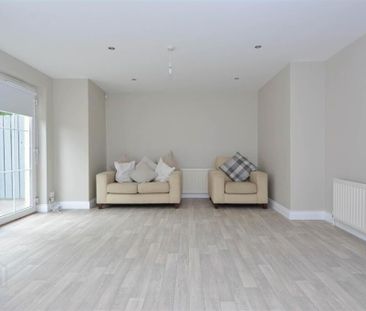 1 Lesley Court, 25 Stockmans Lane, Belfast, BT9 7JA - Photo 1