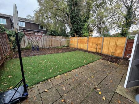 4 bedroom end of terrace house to rent - Photo 5