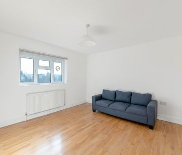 2 Bedroom Apartment, Effra Road, London - Photo 2