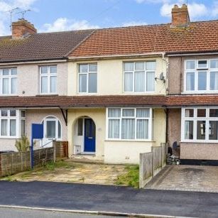 4 bedroom semi-detached house to rent - Photo 1