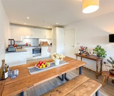 2 bedroom penthouse to rent - Photo 4