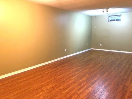 For Lease - 375 Pickering Crescent, Newmarket, Ontario - Photo 2