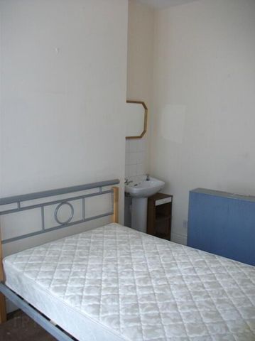 48 University Avenue, Queens, Belfast, BT7 1GY - Photo 2