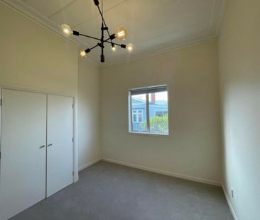 Modern decor and a convenient location! - Photo 4