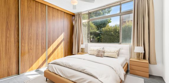 Two Bedroom Unit with Brand New Kitchen - Photo 2