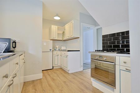 2 bedroom Flat to rent in Benton Road, Newcastle Upon Tyne - Photo 2
