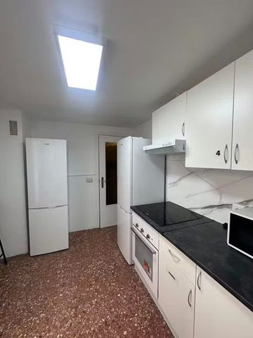 Avinguda del Primer de Maig, Valencia, Valencian Community 46017 - Photo 5