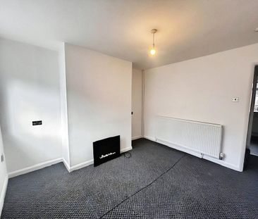 2 bedroom end of terrace house to rent - Photo 2